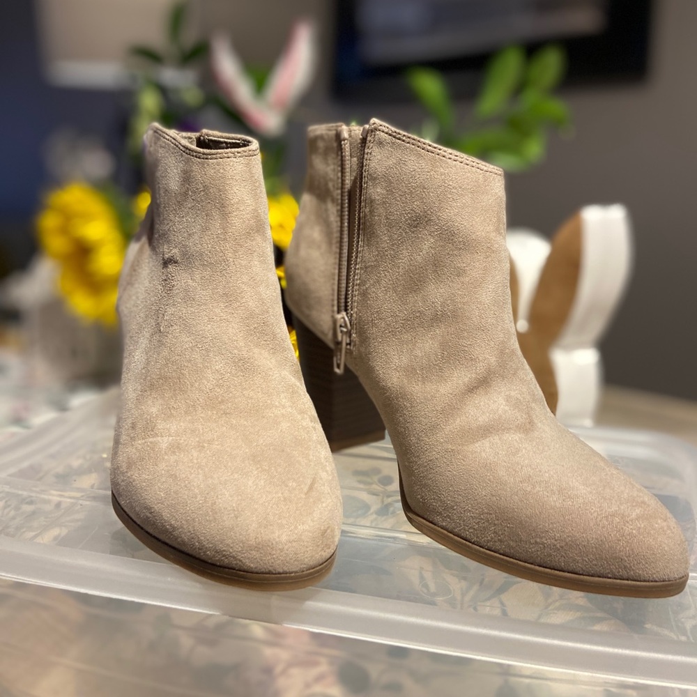 Woman’s Old Navy ankle booties.